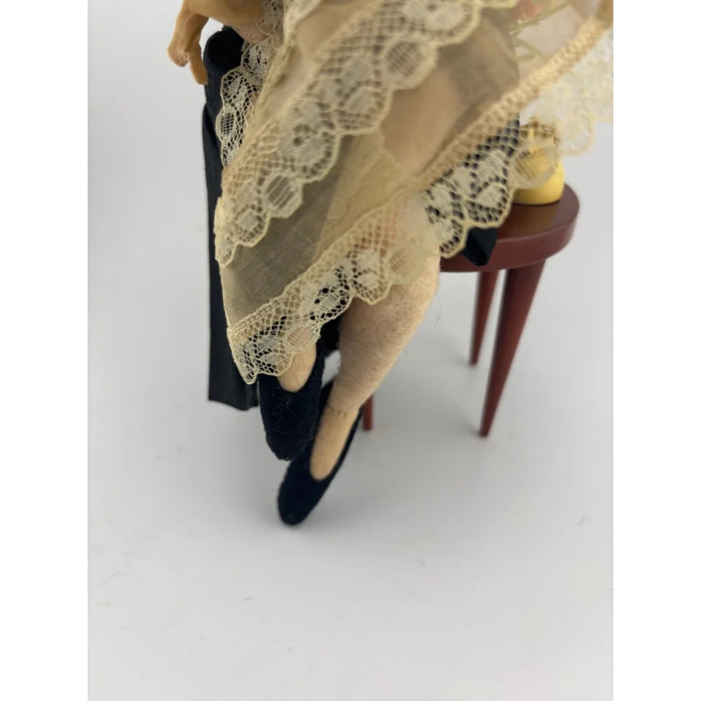 Unbranded Decor Doll Woman maid on telephone vintage Figurine